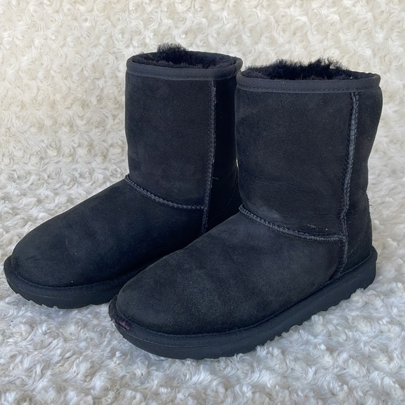 UGG classic short boots - Picture 2 of 11